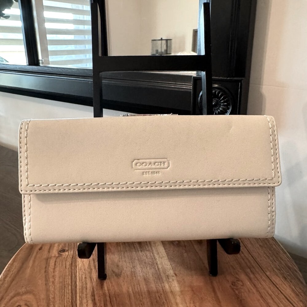 Coach White Leather Turnlock Wallet — Bi-Fold w/ Silver Turnlock - Picture 2 of 10